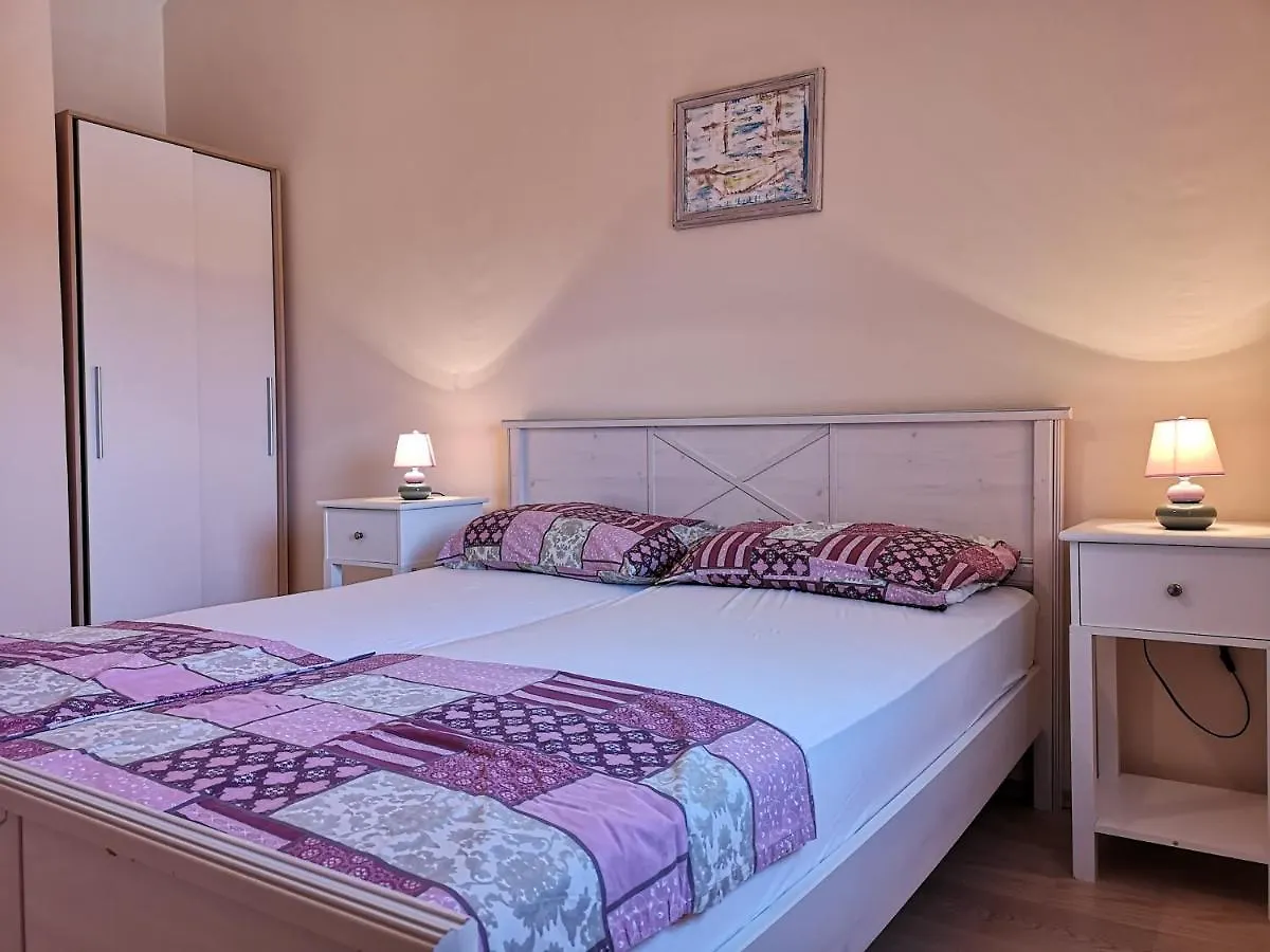 Apartments Kovacicek 5 Biograd Na Moru Croácia